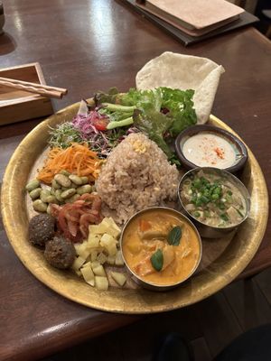 Brown rice curry plate  at Meu Nota in Tokyo