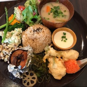 deli plate 1230 yen at Meu Nota in Tokyo