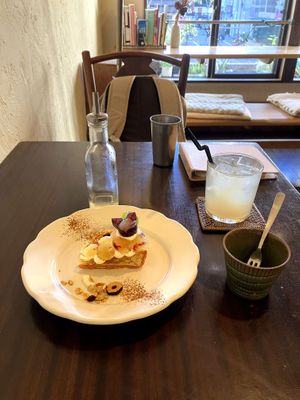 Tasty cake and ginger ale. at Meu Nota in Tokyo