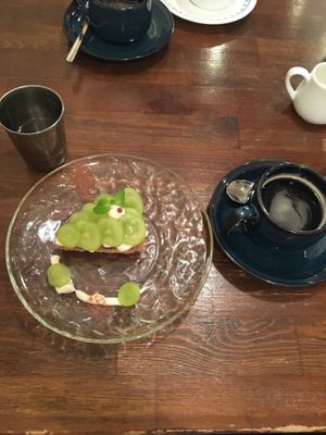 Vegan fruits tart  at Meu Nota in Tokyo