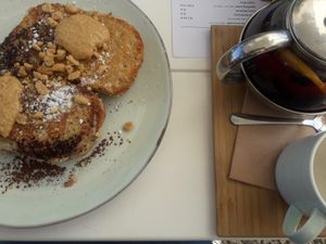 Kisiel: Vegan french toast with peanut butter and a mixed spices tea at Kisiel in Szczecin