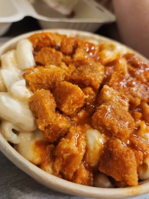 Buffalo shicken Mac & Cheese. Just wwwooooowwwwww at La Chia Vegana  in Lake Worth