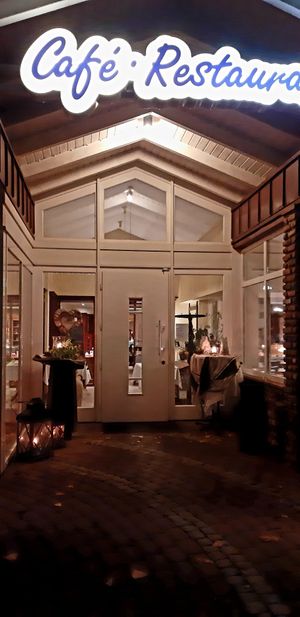 Der ansprechende Eingangsbeteich. at Waldhotel zum Bergsee in Damme