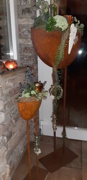 Eine schön dekorierte Ecke im Innenbereich des Restaurants. at Waldhotel zum Bergsee in Damme