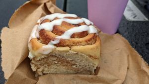Cinnamon roll at Banilla Bakery at Podda and Wren in Kendal