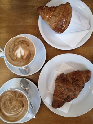 Oat flat white and cornetti at Espresso Bar in Berlin