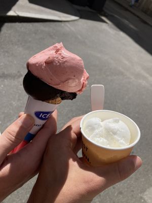 Chocolate w apricot, strawberry and lemon  at Icezeit in Salzburg