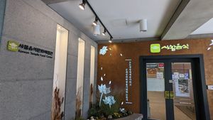 Entrance at Korean Temple Food 한국사찰음식 in Seoul