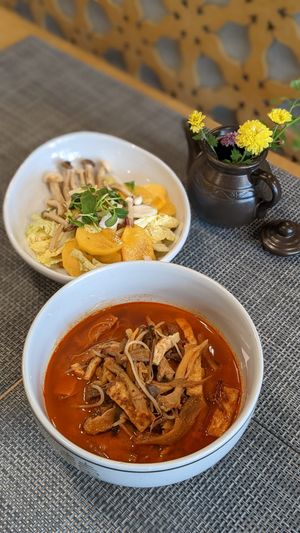 Spicy Vegetable Soup
& Persimmon Mushroom Salad at Korean Temple Food 한국사찰음식 in Seoul