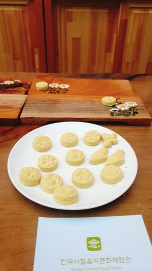 Tea food making class(made with pinetree pollen) at Korean Temple Food 한국사찰음식 in Seoul