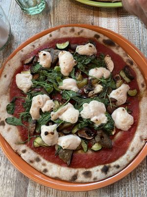 Pizza vegetariana with vegan cheesee  at Bio Pizzeria Vero in Vienna