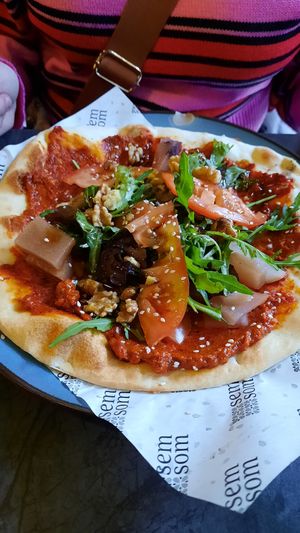 Flatbread uit de oven. at Semsom in Groningen