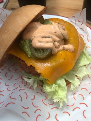 Hamburguesa greenpoint at La Burguesa in Barcelona