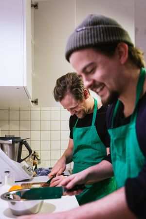 Together we have fun in the kitchen at Thore Hildebrandt in Berlin