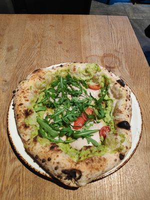 "Vegan avocado pizza" at 60 Seconds to Napoli in Leipzig