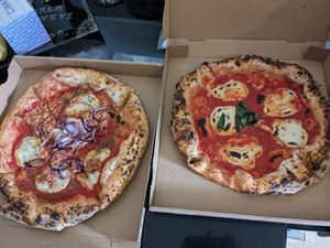 Vegan Tuna and Vegan Margherita at 60 Seconds to Napoli in Leipzig