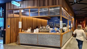 That is the counter with some seats around the bar. You can order at the cashier or sit inside and order from your seat  at Kokako in Auckland