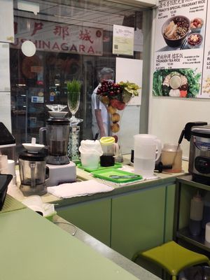 Drinks station at Tracy Juice Culture - Fortune Centre in Central Singapore