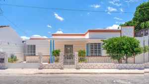 Art Deco house with gardens and resident cats. at Casa Kaan in Merida