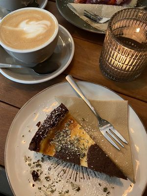 Veganer Zupfkuchen 🍰 at Mono Loco in Leipzig