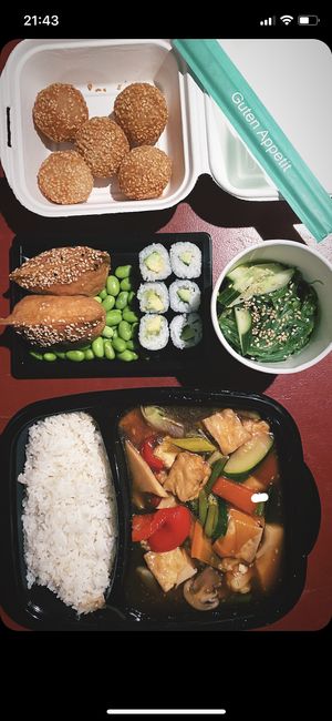 Bentobox, wakame salad & sesame balls to go at Sushicaro in Rostock