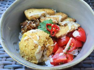 Garam Masala bowl with rice and tofu at Café BellaBarista in Dusseldorf