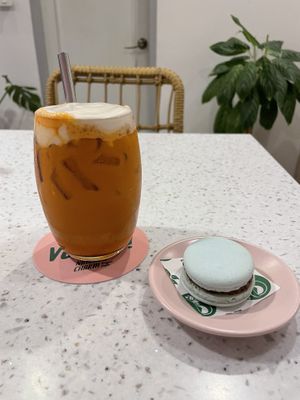 Thai iced tea (200bt) and mint macaroon (40bt)  at Nature's Charm in Bangkok