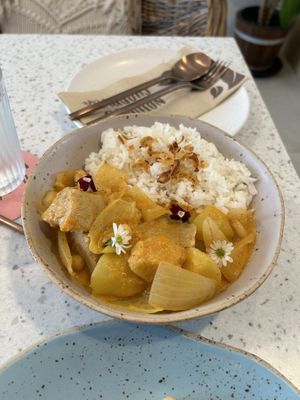 Massaman bowl   at Nature's Charm in Bangkok