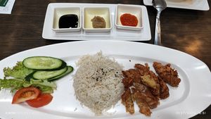 Hainan Roasted Chicken Rice at North South East West Fusion Vegetarian Restaurant 东南西北素食融合餐馆 in Central Singapore