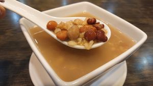 eight treasures porridge at North South East West Fusion Vegetarian Restaurant 东南西北素食融合餐馆 in Central Singapore