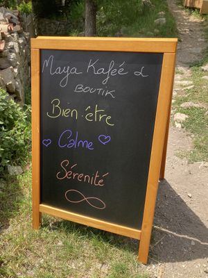 Signe en entre  at Maya - Kafee & Boutik in Bargeme