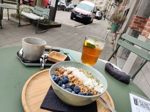 Healthy, friendly. Just simple but good vegan food. 
 at  Bistro VéLO in Antwerpen