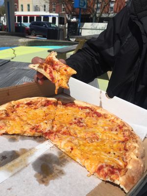 Plain vegan pizza at Ed's Buffalo Wings and Pizza in Philadelphia
