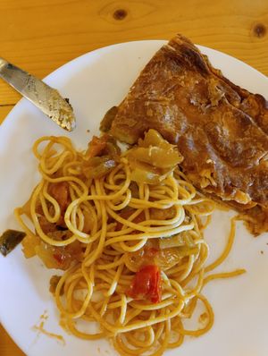Pasta con verduras y empanada vegetal. at Taste The Way in A Coruna