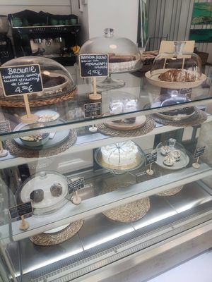 Vegan cakes at Holbox in Valencia