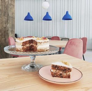 A vegan cake at Holbox in Valencia