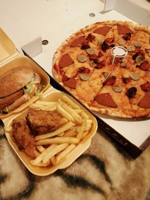 £20 XL meat feast pizza, chkn burger, 2 pieces and fries at Veggie Master in Derby