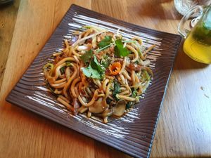 Gebratene Udonnudeln mit Soja-Fleisch at Com Chay in Mannheim