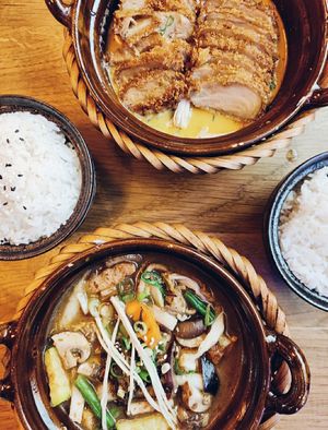 Curry mit veganer Ente / Karamelisierter Tofu mit Sojaschnetzel und Gemüse at Com Chay in Mannheim