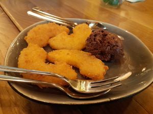Fried pineapple with chocolate-cookie dough icecream at Com Chay in Mannheim