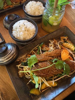 Vegane Ente mir dunkler Soße   at Com Chay in Mannheim