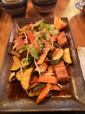 Nr. 32 Gemüse in dunkler Soße mit Tofu at Com Chay in Mannheim