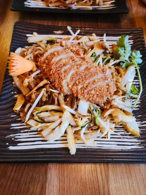 Reisbandnudeln mit Entenimitat (Hoisin Sauce dazu ist eine sehr leckere Ergänzung) at Com Chay in Mannheim