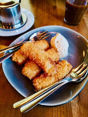 Frittierte Bananen mit Vanilleeis at Com Chay in Mannheim