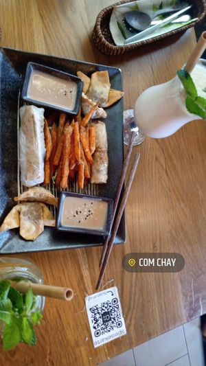 Vorspeisenteller, Bananensmoothie und Eistee at Com Chay in Mannheim