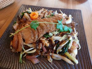 Fried glass noodles with faux duck at Com Chay in Mannheim