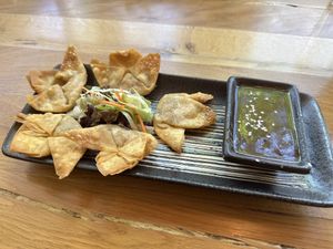 No. 9 Wantan Chien - Hausgemachte Teigtaschen mit Shiitake, Morcheln und Gemüse  at Com Chay in Mannheim