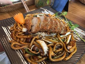 Udon Xao mit Ente  at Com Chay in Mannheim