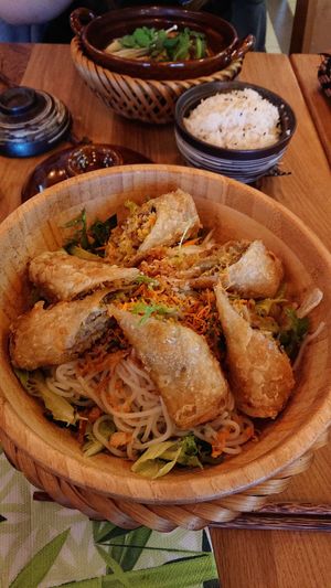 Hauptgang, Reisnudelsalat mit Frühlingsrollen at Com Chay in Mannheim