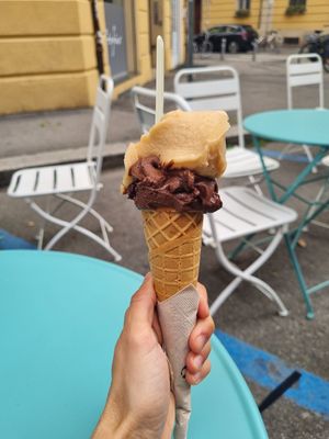 Cinnamon pear and dark chocolate sorbets at Gelateria Stefino in Bologna